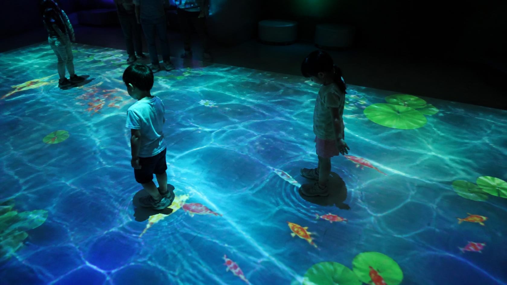 Interactive projection system combining projection, sensing, and responsive software